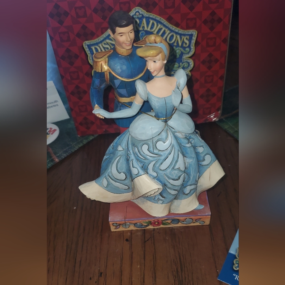 Jim Shorr Disney Traditions Cinderella and Prince Charming Figurine